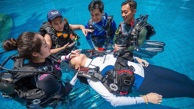 Rescue breath demonstration in the pool