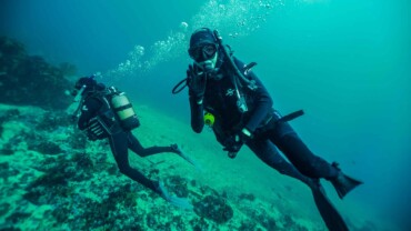 Scuba divers enjoying extended bottom time with Enriched air NITROX